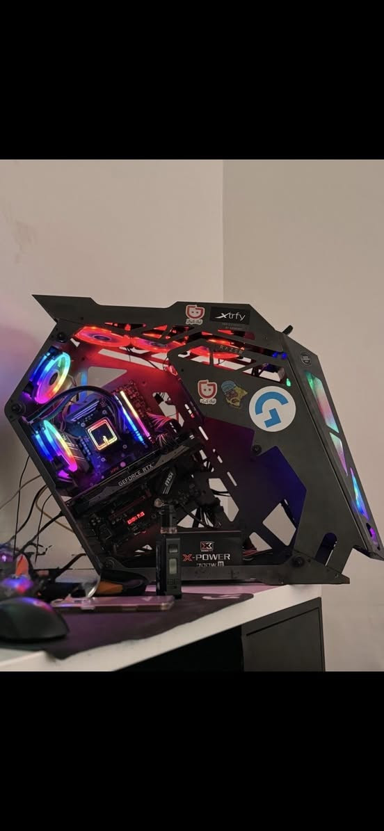 سلام عليكم pc للبيع كامل مع الشاشة وباقي الملحقات مواصفات الpc موجودة بالصور 

مواصفات الشاشة تجي من نوع asus 1920*1080 معدل الهرتزية 280hz 

كيبورد احترافي حجم60‎%‎ من شركة aula win60 

سماعة هايبر اكس كلاود 3 

الماوس جلوريس والماوس باد هم جلوريس 

UBSمن شركة kstar بقدرة 2600 

كرسي من شركة جولدن ستار موجودة صورتة بالمنشور 

ميز العرض 180 والارتفاع 73 والعمق 60

ساعة الكترونية 

نشرة جدارية متغيرة الالوان تحكم ريموت وعن طريق تطبيق بالتلفون 

منظم كيبل للماوس 

عنواني النجف الاشرف حي السلام 
للتواصل واتساب *********** 
السعر 1350 
رجاءً ما ابيع قطع مفردة
