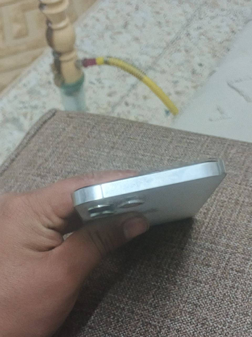 سلام عليكم 12ابرو ماكس مساحت التخزين 128البطاريه 88جهاز مامفتوح ونضيف كلش فقط الفيس ايدي واكف مكاني بغداد الشعله رايده 500رقم الهاتف ***********
