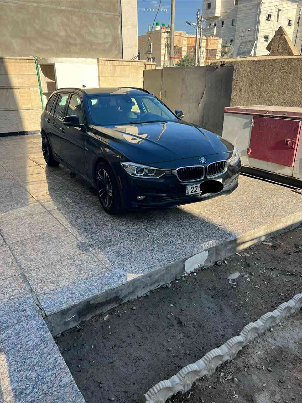 بي ام دبليو BMW 320D (F31) بسعر مناسب جدا موديل 2015 
محرك ديزل (گاز) 4 سلندر 2000 توين توربو 
بيها صبغ 3 قطع كما موضح بالسونار السيارة كاملة جاهزة تبريد ثلج اقتصادية جدا 
سريعة جدا 
اعتمادية جدا خصوصا بالصيف ويه التبريد 
رقم اربيل باسمي تحويل مباشر السنة الماضية اني محولها بأسمي 
يوم 16/12 شادلها طخم اطارات هانكوك من مركز تاير مول بيهن ضمان سنة 
يوم 27/12/2025 شديت الها باتري هانكوك اصلي AGM سعره 200 دولار ايضا ضمانه سنة تبديل 
اي سؤال او استفسار حول السيارة اني حاضر علما تتوفر موادها الاحتياطية وكل اغراضها بغداد واربيل والموصل والبصرة 
اسف على الاطالة 

رقم صاحب سيارة
***********
***********
