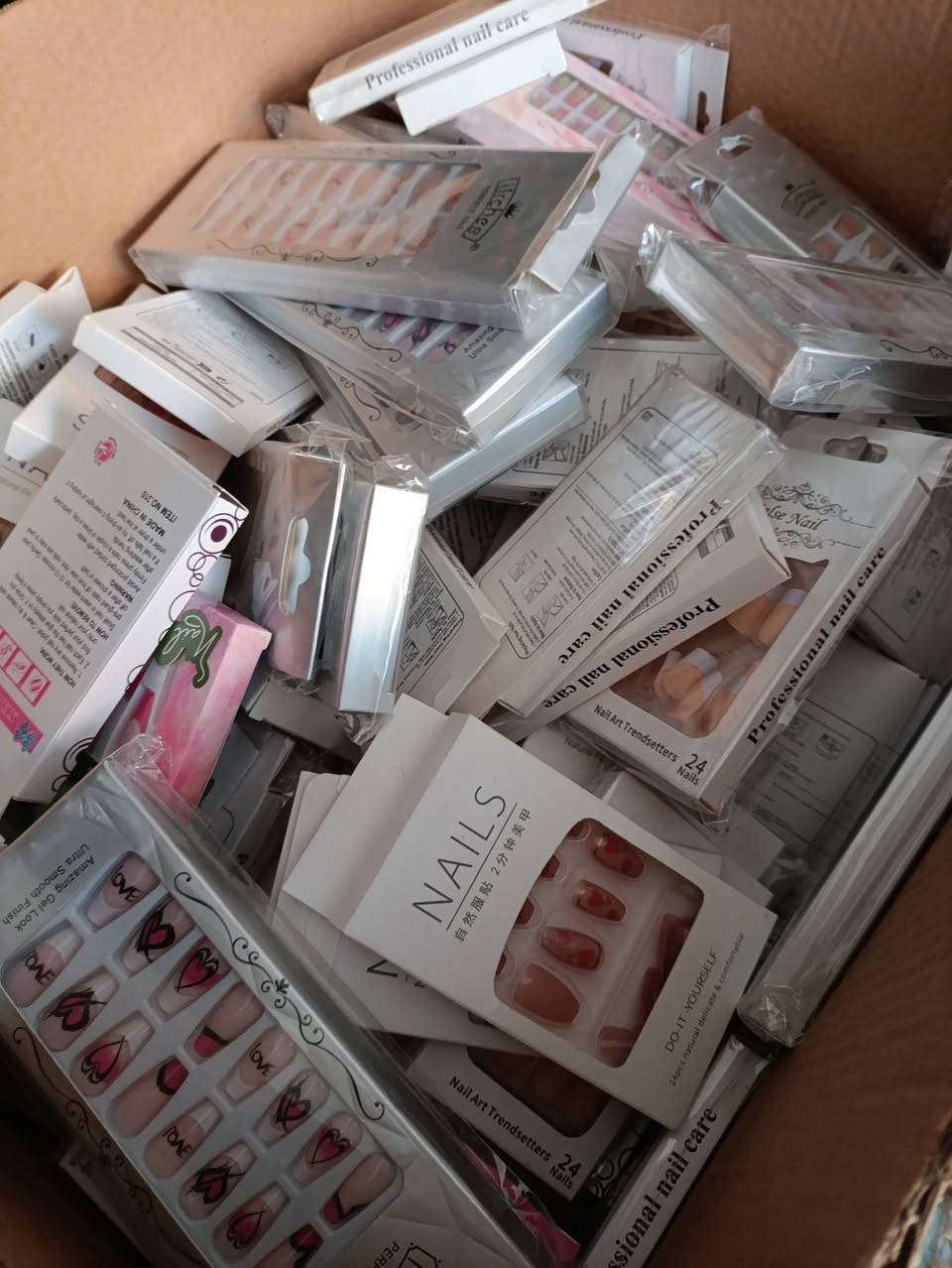 السلام عليكم كسسوارات   عنوان المحل ابي غرق السوك مقابل مجمع الحسين الطبي مجاور  ابو الالبان فرع المخبز الاتصال *********** اهلا وسهلا يوجد توصيل
