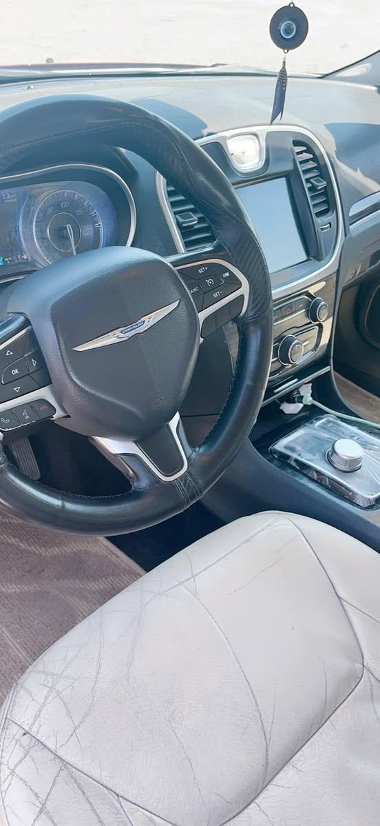 سلام عليكم اوباما موديل 2016 سيارة كلين  كفالة عامة وارد كندي مواصفتها سي300.  داخل بيجي كشن تدفئه تبريد بنورما قطعتين بردة خلفية شاشة جبيرة ماشية 120الف ملاحضة فقط الدعامية الخلفية مصبوغة جمالية السعر 230وبيها مجال بسيط مكلف بل نشر للاتصال فقط ‭٠٧٧٠ ٤٠٢ ٧٦٤٠‬أبن الريس
