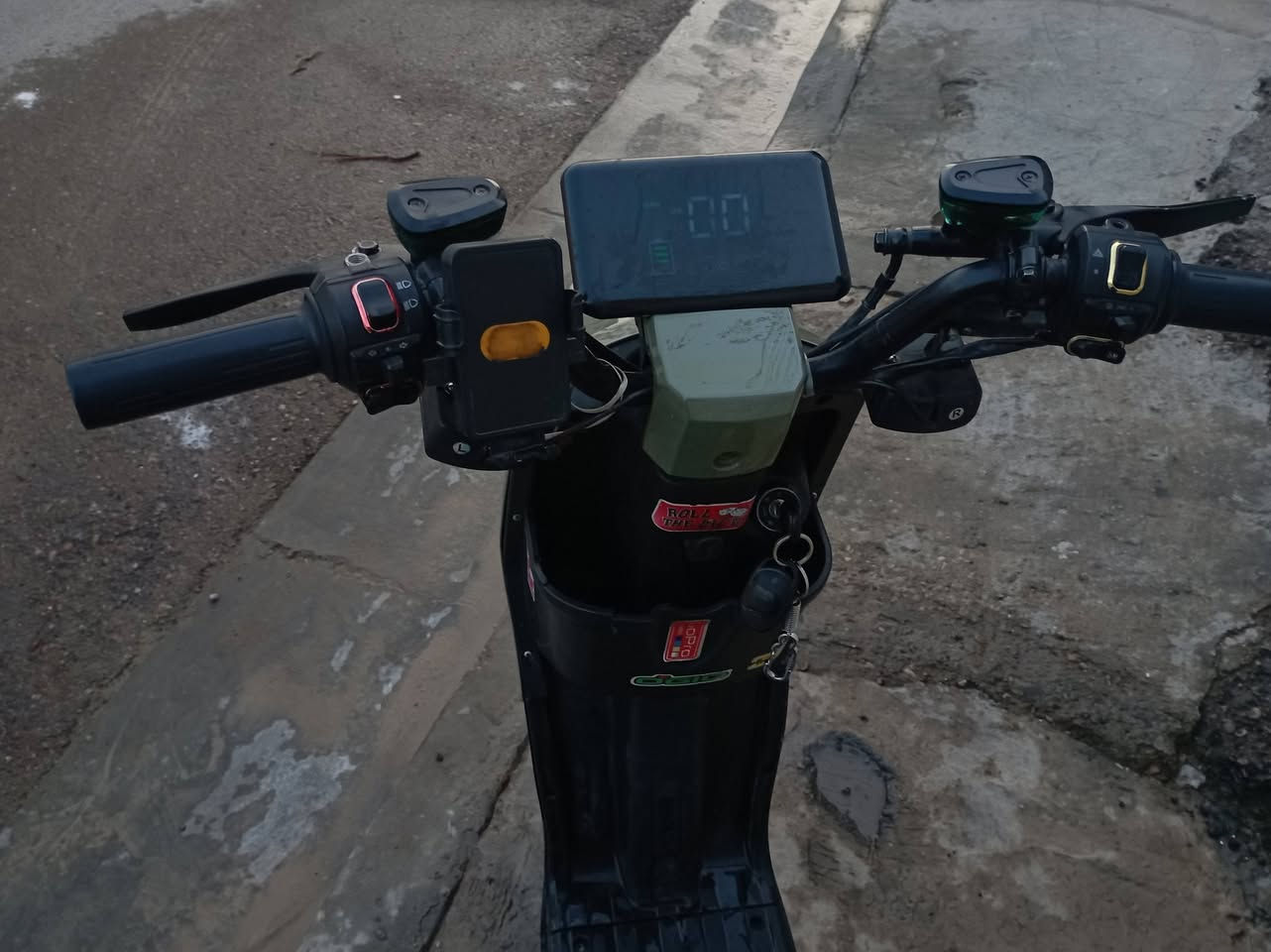 سلام عليكم دراجه البيع بطاريات كبار فول مواصفات بيها اشاير كلشي شغال بيها وسله ولمرايات موجودات سعرها 425وبيها مجال عنواني بغداد الجديده رقم الهاتف ***********والشراي يراسل
