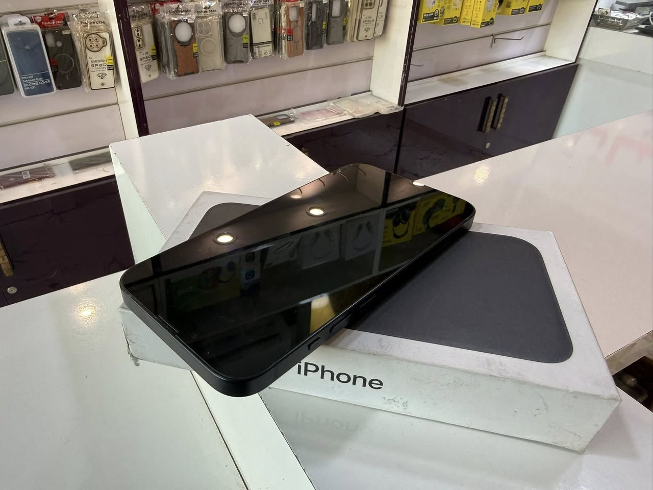 ايفون 13
ذاكره 256
مع وصل ضمان.
🛑بطاريه 93%‎
جهاز اصلي  وتر بروف. بدون ايي تبديل وضمان
  للبيع وللمراوس
🛑ملحقاته كامله
⭕️السعر 400  الف  فقط
يوجد توصيل لكافه المحافضات 
للبيع وللمراوس 
لبيع نقدا او اقساط على الماستر كارد (الرافدين فقط) 

يوجد توصيل لكافه المحافضات 

 #العنوان: المايسترو —  كربلاء - حي العامل - سوك الاخير 
(مجمع الامام الباقر(ع) <
 *********** ***********⁩
