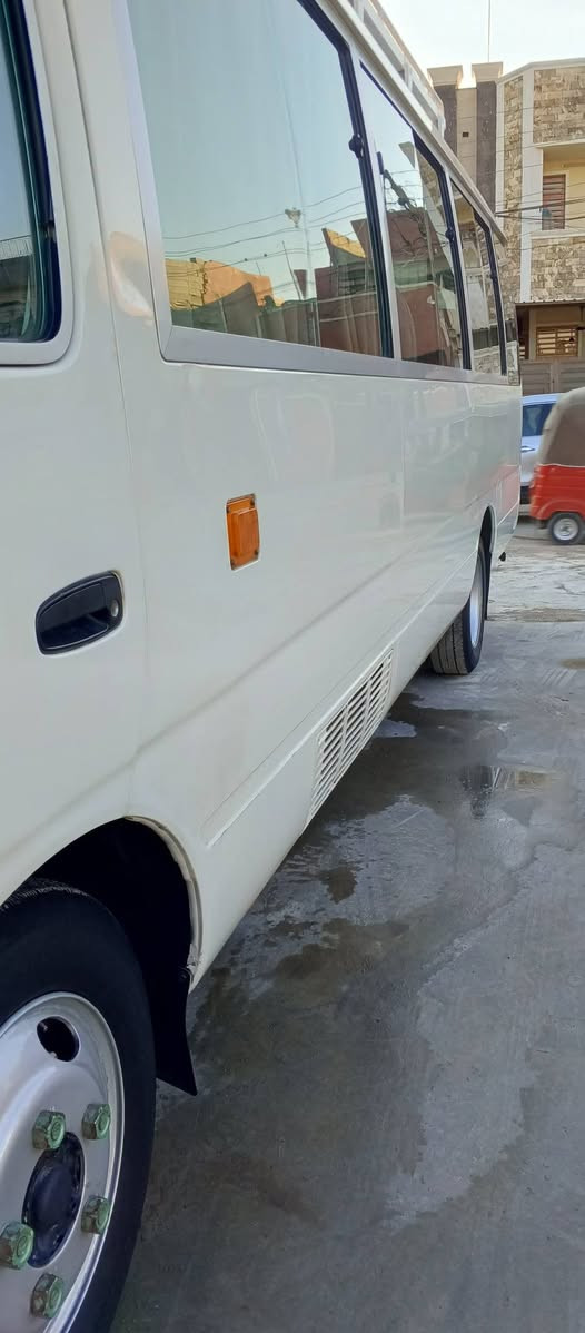 السلام عليكم شباب كوستر موديل 2011 السياره جاهزه اي نقص مابيه كير ومكينه والكسل كفاله صدر الامامي قبل 5 ايام بدالته السياره مصفره هيئة وغرامات تحويل ثاني يوم قلاب ستاركس السعر 260 بل عافيه ع الي يأخذها السياره أمانت الله عبري ممصعد بيها بيها خط مامتواجد ع الفيس مكان سياره بغداد قرب مرور مال حسينيه ***********
