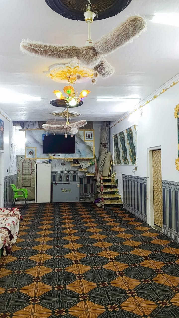 بيت للبيع نهايه شارع البريد زراعي. ٧٠٠ متر  بي اربع غرف مطبخ صاله ١٤ متر صحيات بي قطعه كدام  مساحته ٥٠٠ متر   البناء جديد تفاصيل خاص ‏‪***********‬‏
