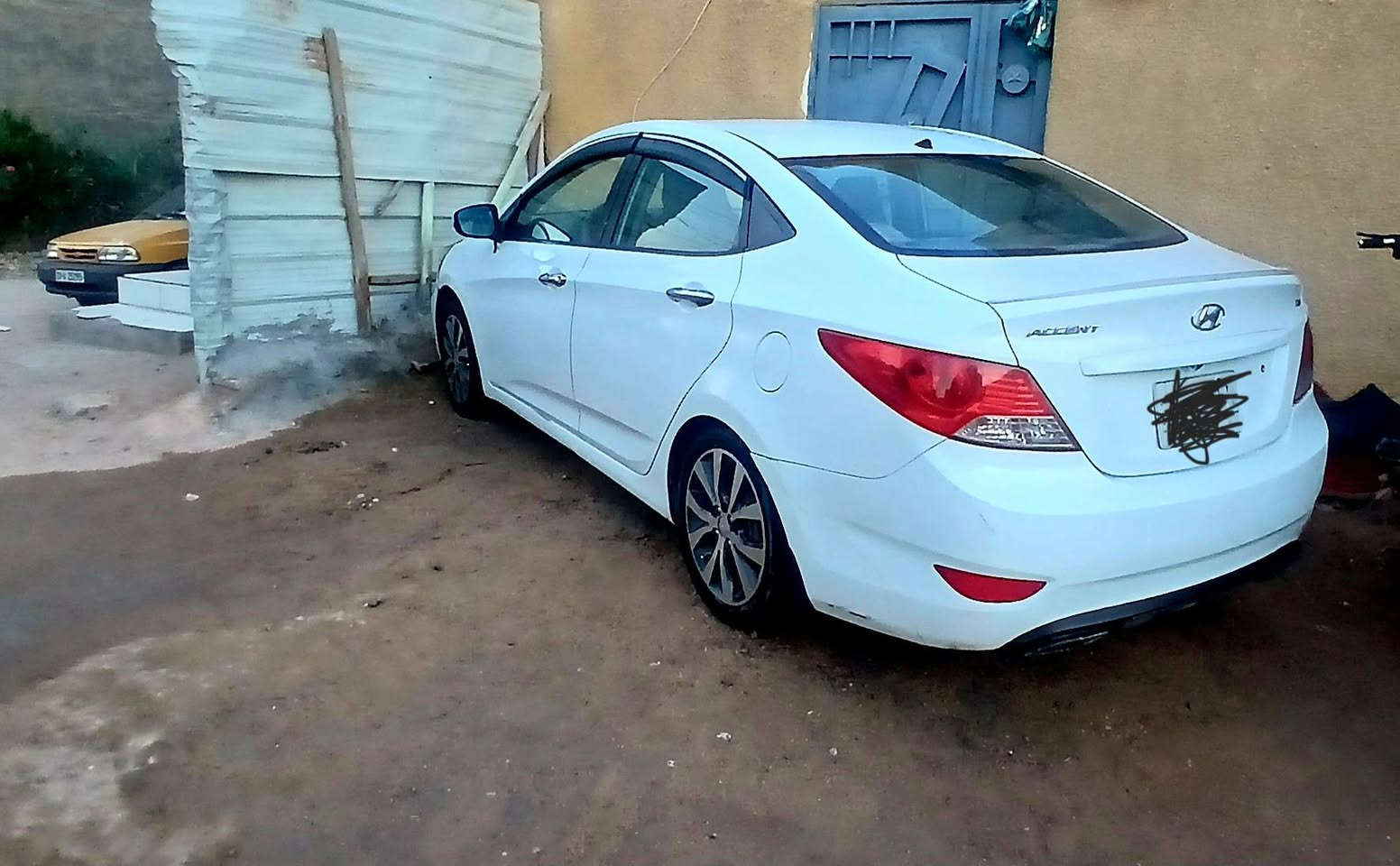 سيار اكسنت موديل ٢٠١٥رقم كربلاء السعر خاص للستفسار اتصل على الرقم ***********
