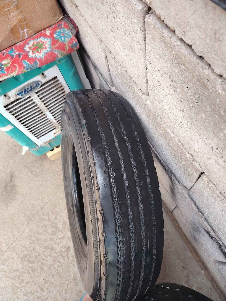 زوج تايرات واز زوبه يرهمن للبيع نضيفات ***********
