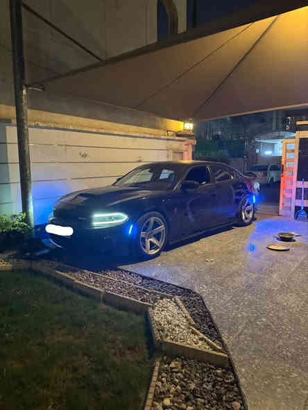 السلام عليكم للمرواس النترا ان  جارجر دايتونا اصل  5700 فول ماعدا الرادار الامامي والفتحة
موديل 2017
• قطعة وحدة صبغ
رادار جانبي نقطة عمياء
تدفئه تبريد كشنات
لايتات زينون
سماعات B
دمام خلفي
شاشة كبيرة / كامرة
فمارة سوده
شيفتات ستيرن
سوبر تراك باك + وضع سبورت عام
SRT دركة
ويل 20 نجمة
خزن ميموري
مري قلاب
ستيرن كهرباء
تدفئه ستيرن
ولف حماوه 82 اصلي 120 ماخذة حماوة بعز صيف 85 هدرز السيارة صاعدة ستيج تو برمجة الياس فول عده الهوائيات
ماشية 97 الف حادثها بجم
***********
0785 111 7005
