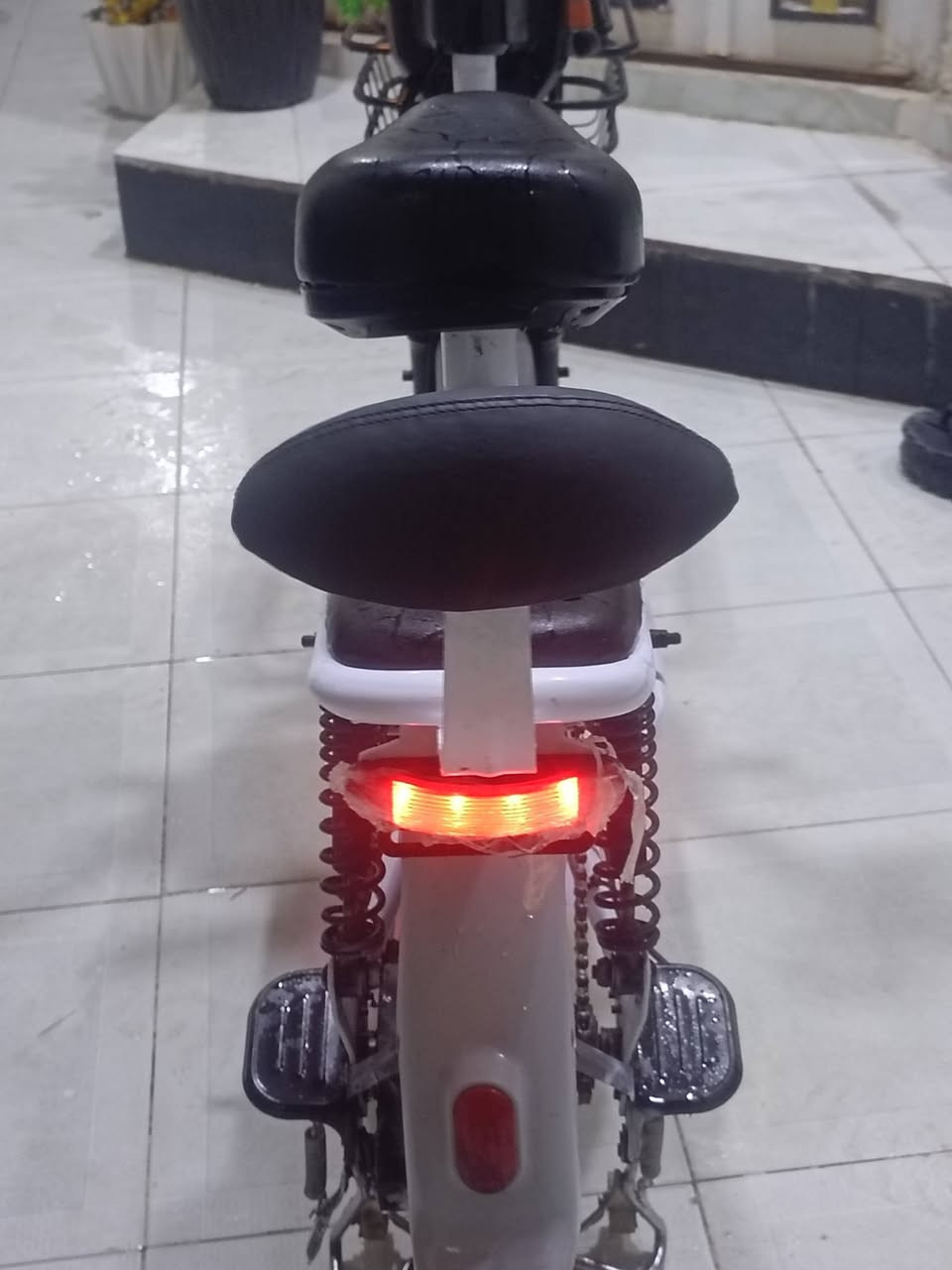 سلام عليكم دراجه شحن للبيع اسم الدراجه MR موديل 2025  الدراجه نضيفه حيل بيه سويج وبصمه الشاشه شغال اربع بطاريات وربع نمر السرعه 60 حقيقي نشرات شغاله الئشاير شغاله واذا اكو مرارس ار تسعه ار 8 عادي العنوان؟كربلاء       القادسيه الرقمl
***********
