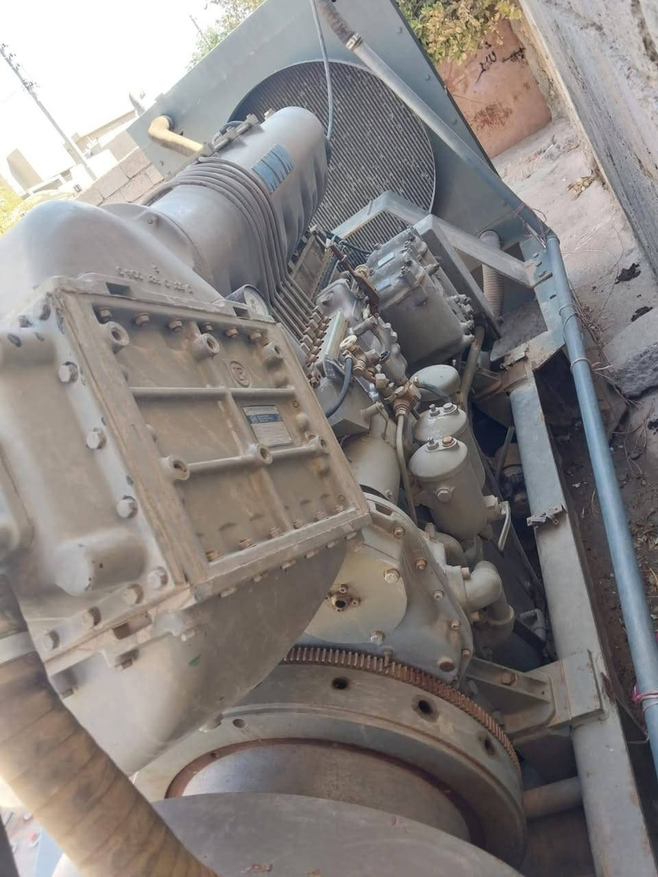 م.و.م.   التقى Maschinenwerk Mannheim بمحرك سفينة مرسيدس موتور في ألمانيا.  6 سلندر 415 kvA وات 1660 أمبير. مشتغل ٥٠ ساعه فقط
اي تفاصيل انتصل بل رقم ***********
