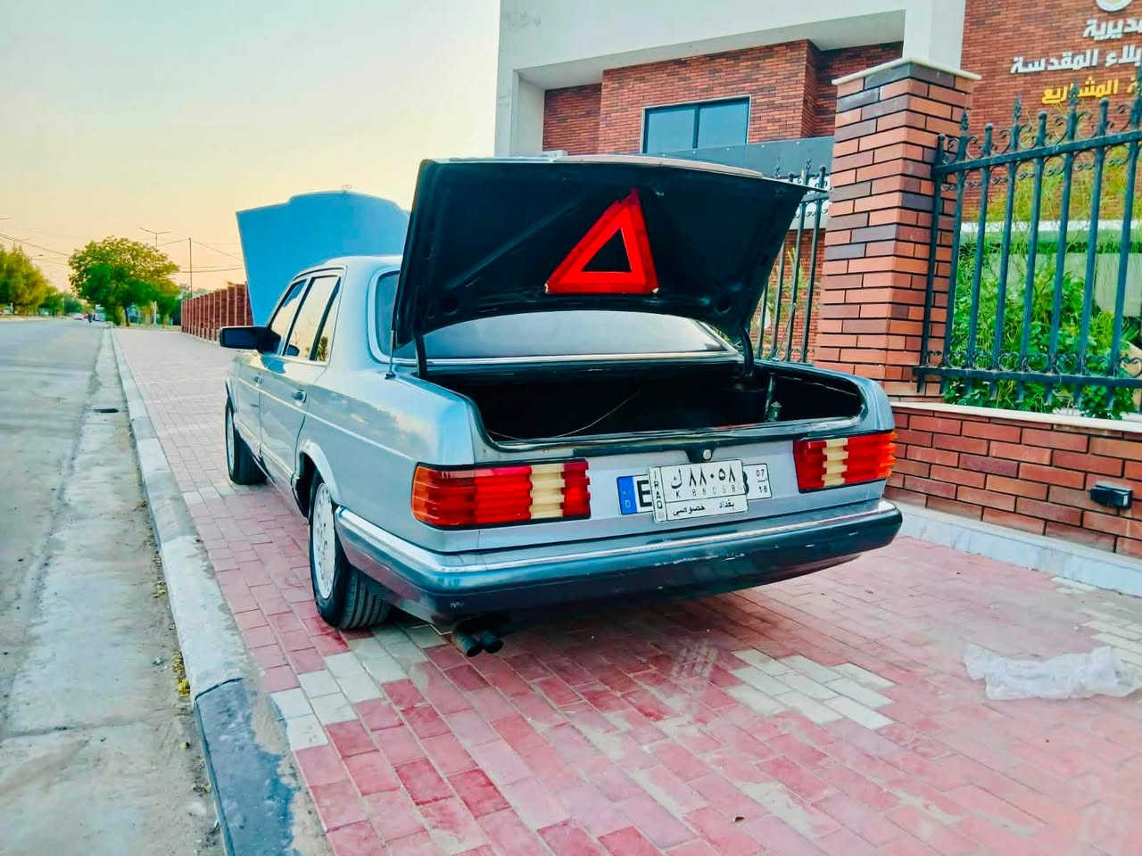السلام عليكم للبيع
مرسيدس بينز موديل 1990 حجم 380 SEL 
محرك V8 بلادي شركة باب طويل المرغوب 
فول مواصفات داخل جلد ازرق كهرباء تبريد ثلج تخم تاير جديد  علماً ان السيارة جديدة وجاهزة من كلشي السعر (67) مع المجال البسيط للاستفسار اكثر الاتصال على *********** عنوان السيارة كربلاء المقدسة 
(مكلف بالنشر)
