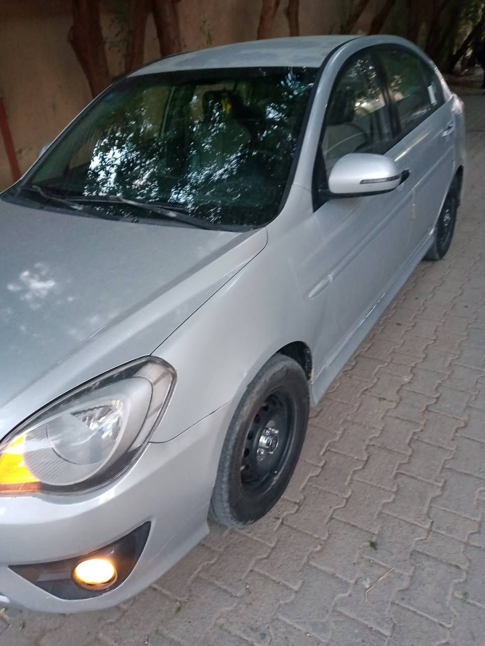 السلام عليكم هونداي اكسنت 2010رقم بغداد انكليزي بسمي مكفوله من الحادث بيه مكانات صبغ قليله محرك 1600لاتقصير ولابخاركير اوتوماتيك حداديه جديده صدر امامي وخلفي تبريد ثلج تخم تايرشاشه كامره خلفيه حساسات تحكم ستيرن جهتين مري شفط اشاير بلمري السعر83 مجال قليل في كربلاء رقم مبايل ***********
