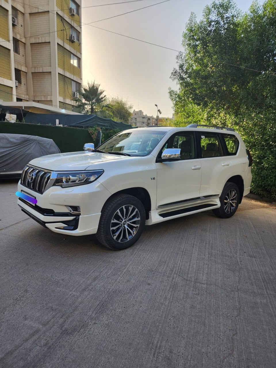 السلام عليكم  برادو موديل 23  vx وكالة sas
السيارة فول كامرات 360 درجة كشنات جلد تدفئه وتبريد ثنينهم تحكم كهرباء تذكرة مقاعد ستيرن تحكم كهرباء ثلاجه ويل كب مال المرغوب السياره تشغيل عن بعد ترحيب وعلامة برادو ليزيريه الأبواب المقاعد الثالثه للركاب كهرباء كل أنظمة السياقه 4x4 نظام زحف سبورت ايكو مثبت سرعه شفتات بالستيرن السيارة فول وبيهه مواصفات كلشش هواي بعد السيارة نظيفه بمعنى الكلمه ماشية 25 الف كيلو فقط زيرو زيييرو
السعر 5دفاتر وستين ورقه
المكان بغداد 
 الرقم 
***********
