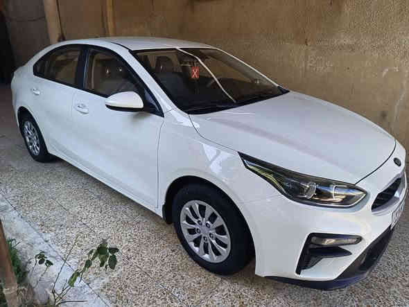 السلام عليكم كيا سيراتو 2021 خليجي محرك 1600 مكفوله وجاهزه من كلشي قطره صبغ مابيها ماشيه 50الف *********** السعر 155 وبيها مجال بسيط جدأ
