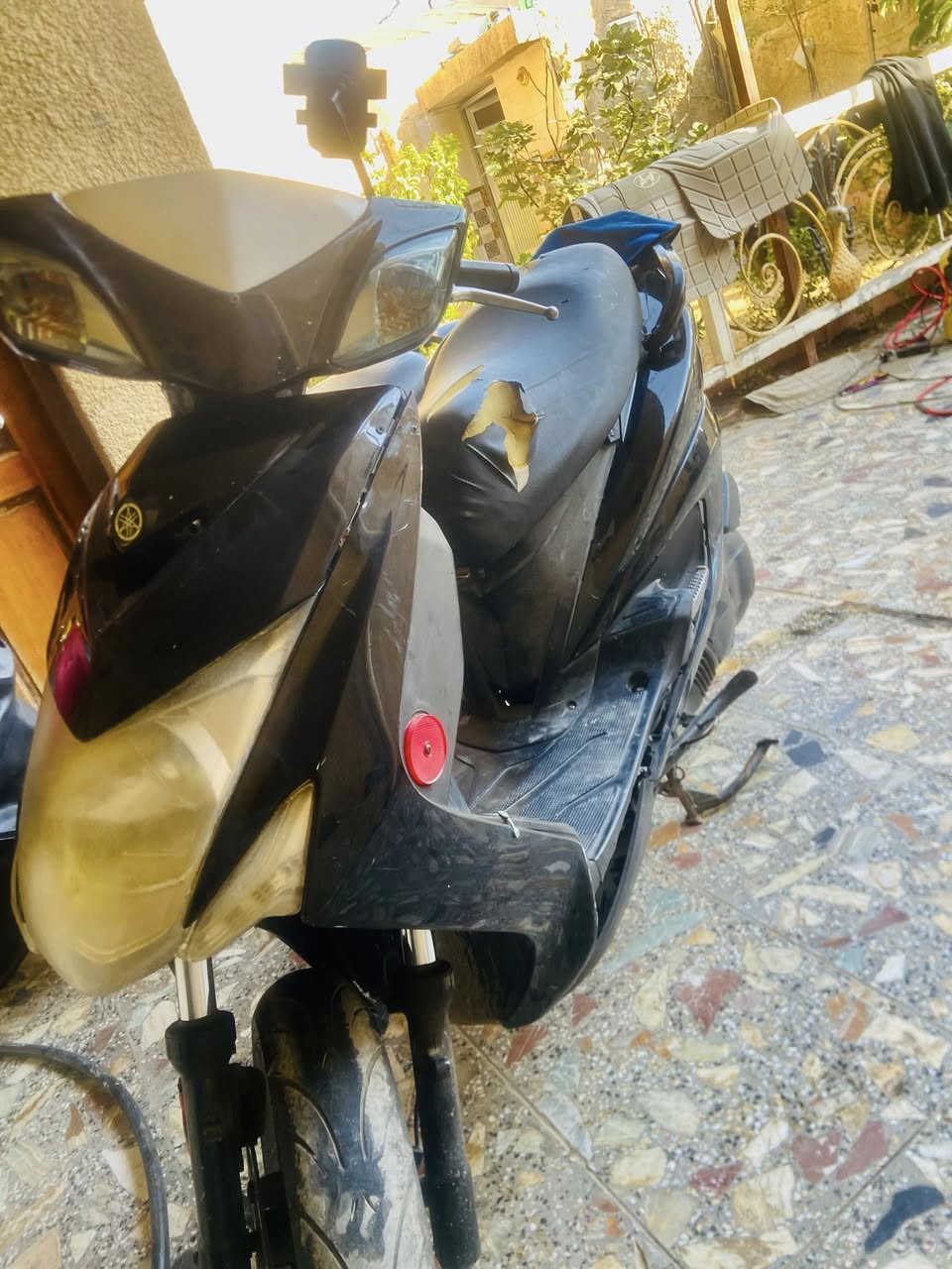 أسلام عليكم سكنس لد للبيع المحرك ممفتوح ودراجه خير من الله وكهربائيات كله شغاله ومداريه دهن امزويل وبانزين محسن نضافه الكفرات 70‎%‎ نقصه جاملغ امامي سعرها 850 وبيه مجال هـ***********
