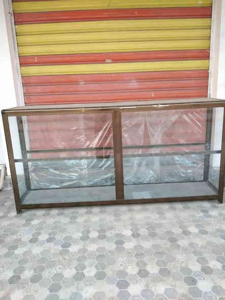 السلام عليكم ميز مدرج مع عارضة للبيع
موصل الايسر التواصل عالرقم
***********
***********
