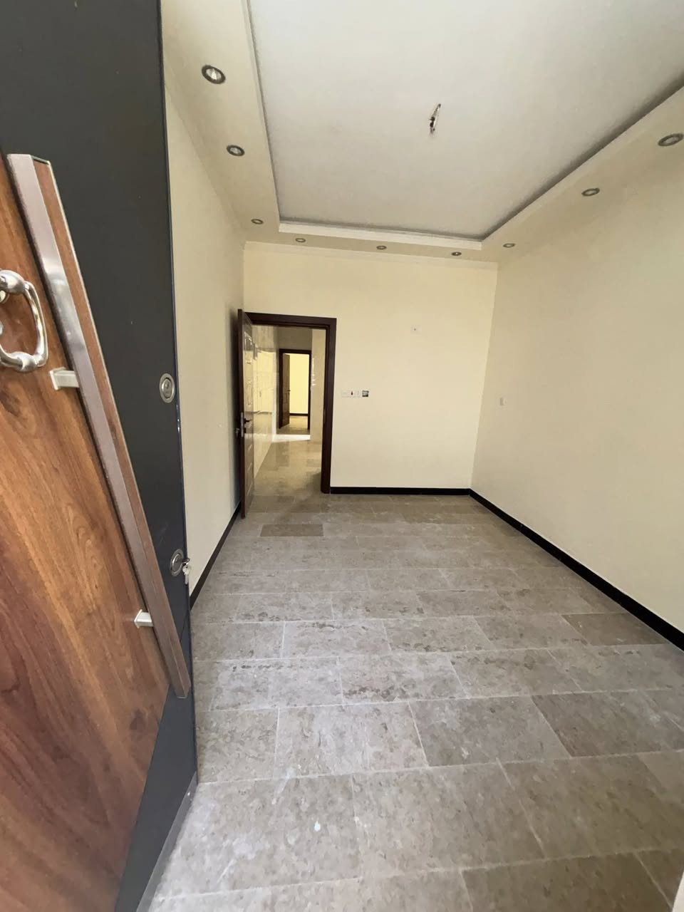 البديع للإستثمارات العقاريه 
 دار للبيع المساحه 50 بناء حديث 
يحتوي صاله ومطبخ وخدمات وغرفت نوم 
طابق ثاني غرفتين نوم وخدمات  عنوان الدار حي القاهره الدلفيه  عرض شارع 6
مكتب البديع للأستثمارات العقاريه 
عنوان المكتب القاهره حي المعلمين قرب بيتزه بيروت  واسواق حيدر البديع للإستثمارات العقاريه 
 للاستفسار☎️☎️
📞📞***********
