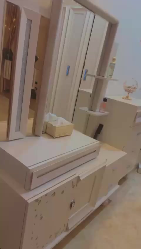 غرفه تركيه للبيع مال عريس نضافه ٩٠ للاتصال مع صاحب الغرفه ***********
