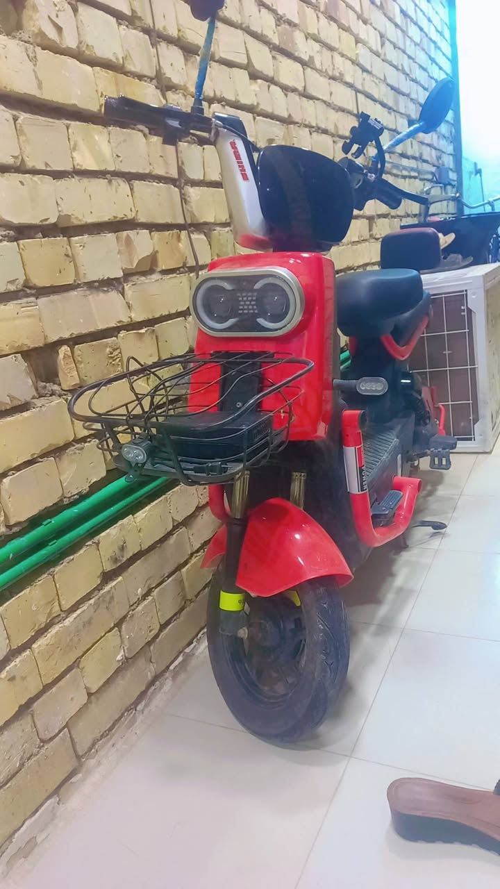 السلام عليكم
*دراجه R8 الجيل الثالث 2025 للبيع
*نضام بك
*لايت عالي ناصي
*دراجه مستخدمه 3اسابيع
*دراجه نضيفه كلش
*السعر 475وبيه مجال
*العنوان بغداد بوب الشام 
*رقمي [***********]
