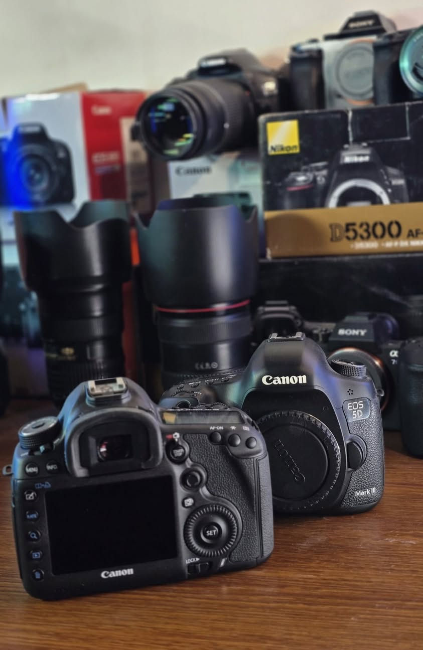 📸 توفرت مجموعة كاميرات
Canon 5D Mark III
فول فريم ✅️
22 ميگابكسل ✅️
فيديو Full HD 1080p ✅️
فوكَس اوتو 61 نقطة ✅️
بدي قوي احترافي ✅️
شتر قليل ✅️
ضمان ✅️
حقيبة ✅️
رام ✅️
حزام ✅️
بطارية أصلية ✅️
شاحنة أصلية ✅️

💰 السعر: 800 ألف
أسعار مميزة 🔥 وعروض مستمرة على الكاميرات، العدسات، والملحقات 🎥🎯
🚚 توصيل متاح لكل محافظات العراق
📩 للحجز والاستفسار
راسلنا عالخاص أو واتساب
📞 ***********
