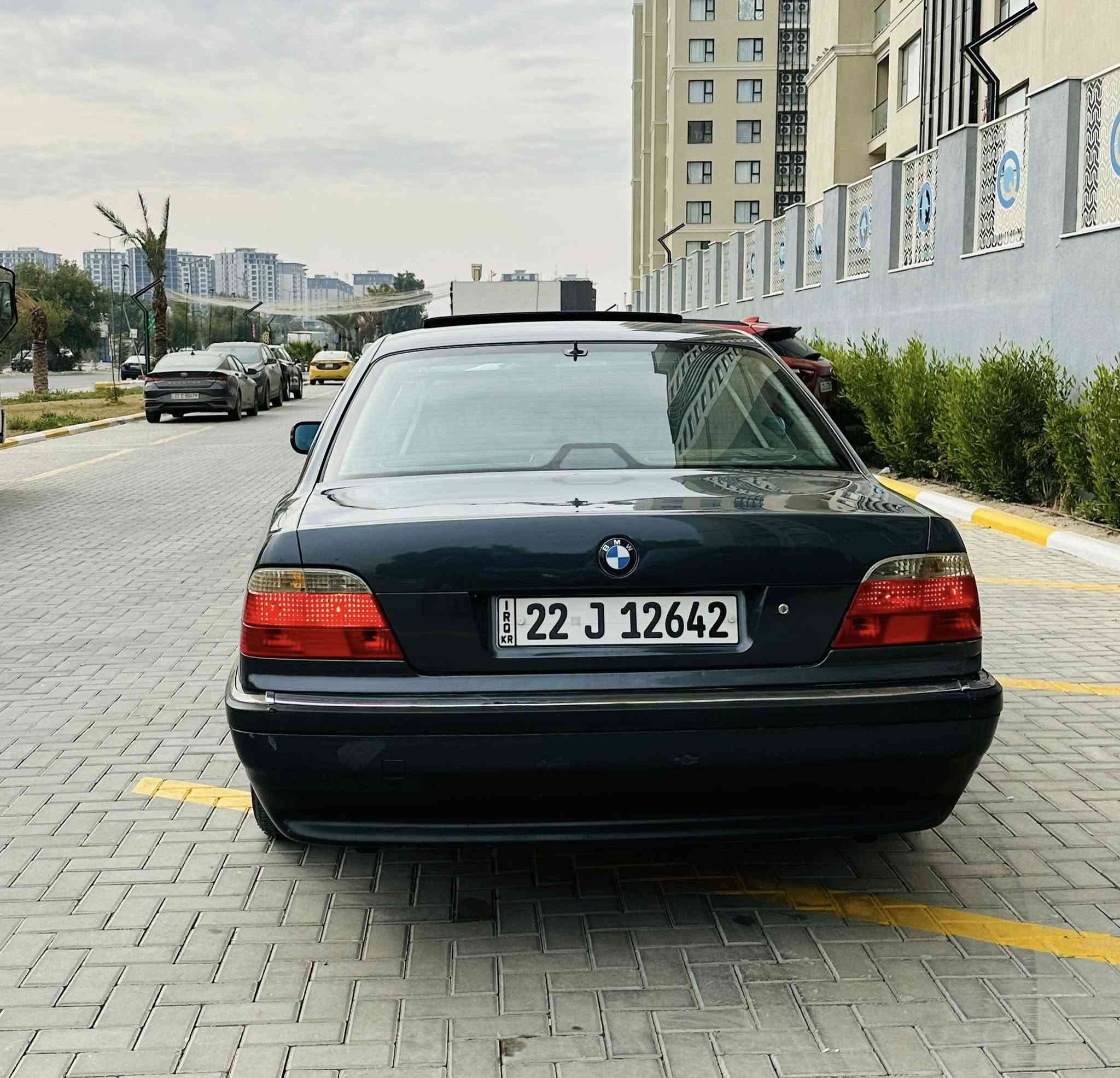 سلام عليكم
للبيع بي ام كاسحه 740 
موديل 1996 اصل. رقم ارييل دولي. 
مكينه 8 سلندر سياره بلاديه ع وضع شركه صبغ فقط جماليه
مكينه كير جدد صدر تخم تاير كله جديد تبريد ثلج. 
سياره فول مواصفات سلايد طكتين شغال جام كهرباء 
كشنات جلد جنطه شفط برده كهرباء. سياره كامله مابيها نقص
مكان سياره بغداد حي الجامعه. سعر 80 وبيها مجال رقمي ***********
