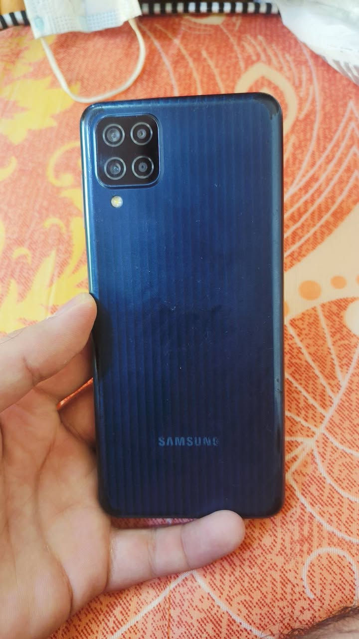 السلام عليكم جهاز سامسونج ذاكره 128 شاشه مفطورة يشغل سيمكارت خطين سعر 60 بغداد الحريه ***********
