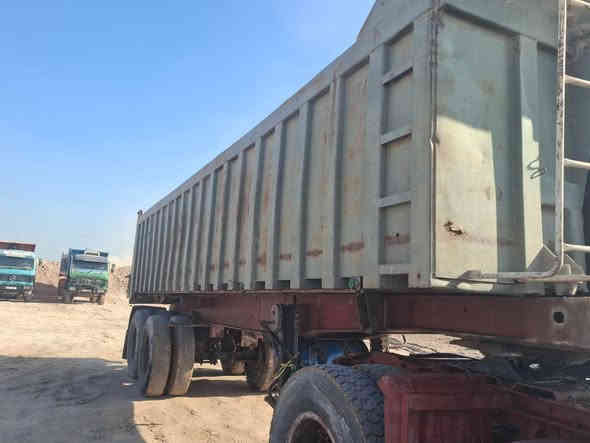 للبيع تريلة مربوطة قلاب رقم بابل انكليزي بأسمي3 لوحات تخم تاير مكينة 10 على السحك كير 160 برميل شاصي راس وعربانة مكفول بيع راس فقط او راس وعربانة او عربانة فقط مكان نجف السعر210 وبيه مجال 
***********
