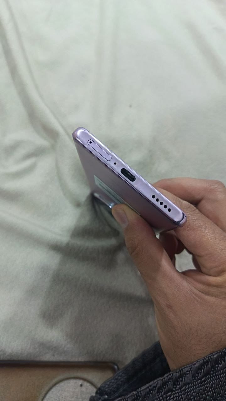 السلام عليكم
جهاز بعدو جديد مال جناي ب لزكه الشركه
هونر اكس 9 سي
ذاكره 256
رام 12

وبعد معروف موصفاته جهاز شرط مال جناي نضيف
وياه شاحنته البلاديه وكورتونه 
السعر 325 وبيه مجال


**إذا كنت صاحب هذا الإعلان وتريد حذفه لأي سبب، رجاءا أرسل رسالة إلى الدعم الفني**