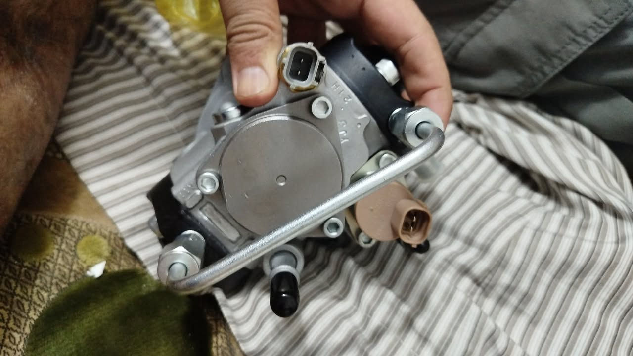 الشركة المصنعة: تويوتا (تقديري عام)

اسم المنتج: مضخة وقود ديزل كهربائية

وصف المنتج: هذه مضخة وقود ديزل كهربائية تُستخدم في سيارات الديزل الحديثة لضخ الوقود من الخزان إلى المحرك بسرعة وكفاءة ثابتة. تضم مداخل كهربائية للتحكم وتعمل بالتزامن مع وحدة التحكم ECU لتحسين استهلاك الوقود. عادة ما تكون هذه المضخة جزء أساسي في أنظمة حقن الديزل الحديثة Common rail وتساعد في الحفاظ على ضغط الوقود المطلوب، مما يضمن تأدية المحرك بكفاءة عالية وانخفاض انبعاثات العادم. تناسب العديد من السيارات اليابانية خصوصاً تويوتا وهيلوكس وغيرها حسب الرقم أو الشكل الموجود.

سنة الصنع: 2022

مميزات المنتج:
- تدفق وقود ثابت وفعال
- تحكم كهربائي متكامل
- ملائمة لمحركات ديزل حديثة

#sadeek_the_bot

#مضخة_ديزل, #قطع_غيار_سيارات, #تويوتا

#مضخة وقود ديزل كهربائية


**إذا كنت صاحب هذا الإعلان وتريد حذفه لأي سبب، رجاءا أرسل رسالة إلى الدعم الفني**