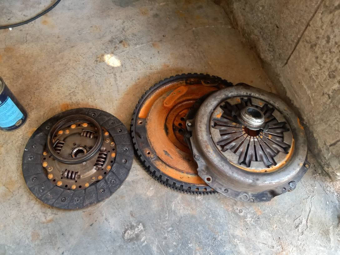 بەناوی خوایگەورە 
بیجۆ 405 گێڕو مەکینەبیلاد بەخ ئاڕمی پلاستیک سلێمانی تایەی پێشەوە تازەیە پاتری تازەیە 15 ڕۆژە کلاجوعەینەوبۆلبرینم بۆگۆڕیوە زۆر مەزبوتە نرخی 14 گەڵا گۆڕینەوەیش ئەکەم *********** هەڵەبجەی شهید حلبجة, السليمانية
