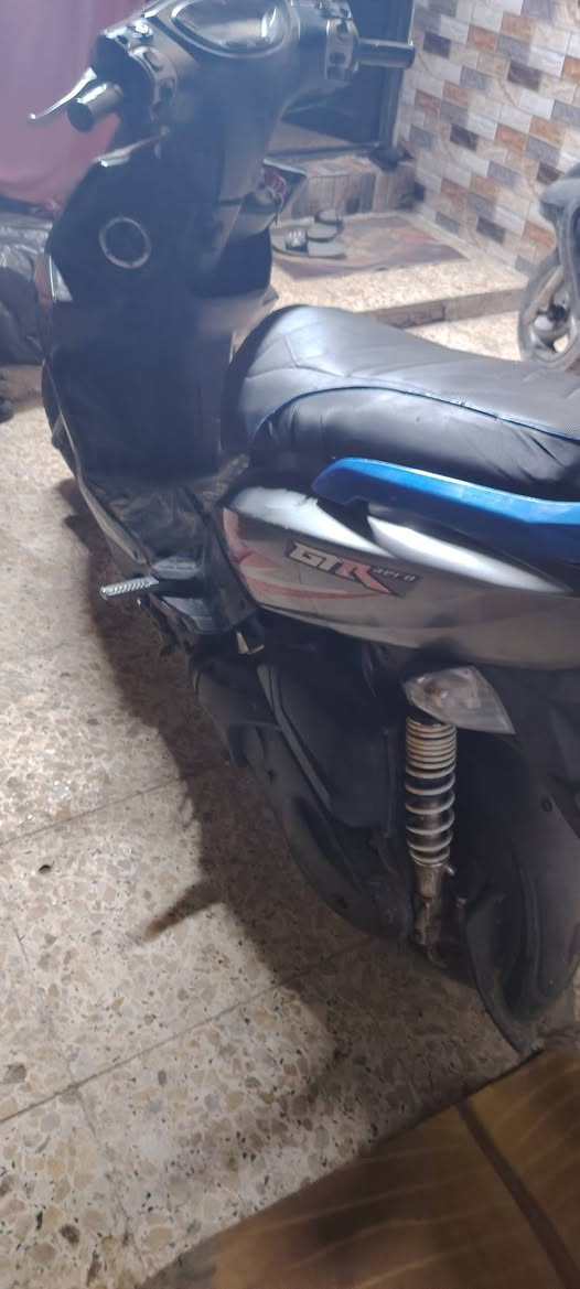 سلام عليكم دراجه جيتي ار للبيع دراجه مكينه ما مفتوحه كهرباءيات شغاله دراجه شلعه معدل مكاني ام الكبر السعر ٦٥٠وبيها مجال رقم الهاتف ***********
