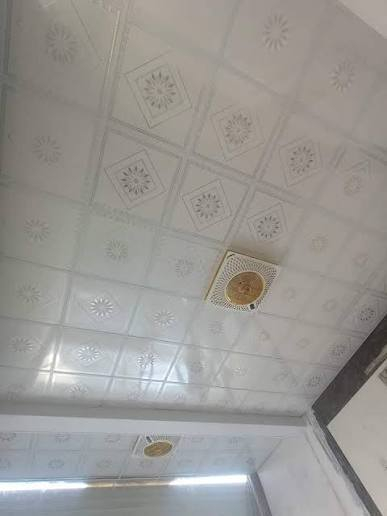 السلام عليكم  نعمل كافة انواع الديكورات السقوف الثانويه تغليف الجدران اناره مخفيه سقف خاسف شغل درجئ اولئ شرط يعجبكم الاسعار مناسبه في كربلاء المقدسه وشرط الدقه ونضافة العمل
*********** ❤️ اتصل وتدلل
