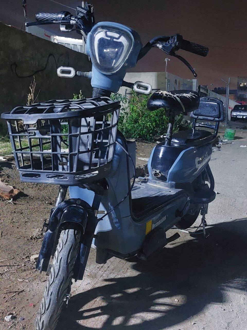 دراجة شحن حجم 14وسرعة 60و مرايات 2 وشحنة صلية مال دراجة
الاستفسار ***********
