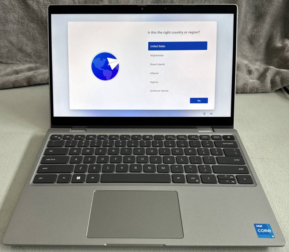 #فئة_بزنس_بشاشة_13
💻 Dell Latitude 3330 
🔥 سوبر سوبر سلم | خفيف الوزن | سهل التنقل

✔️ المعالج: Intel Core i5-1155G7 — الجيل الحادي عشر بحرف G
✔️ الرام: 8GB DDR4 — قابل للتطوير
✔️ التخزين: 256GB NVMe SSD — قابل للتطوير
✔️ كارت الشاشة: Intel UHD Graphics 4GB
✔️ الشاشة: 13.3 إنج FHD (1920×1080) — شاشة لمس
✔️ لوحة المفاتيح: عربي – إنكليزي مع إضاءة خلفية (Backlight)
✔️ الشاحن: Dell أصلي

✨ مناسب للدراسة والبرامج المكتبية والحسابية والتصفح والأمن السيبراني

💰 السعر: 325.000 ألف دينار عراقي شامل توصيل مع حقيبة وماوس وشاحن اصلي 

🔹 الحالة: وارد اوربي غير مستعمل بالعراق (كالجديد) نظافة 95% فما فوق 
🔹 البطارية: بحالة جيدة(ضمان ساعه فما فوق)

■ ضمان(١) فحص وتشغيل امام المندوب 
■ ضمان(٢) استخدام اسبوعين اي خلل مصنعي يتم الاستبدال بنفس الموديل


**إذا كنت صاحب هذا الإعلان وتريد حذفه لأي سبب، رجاءا أرسل رسالة إلى الدعم الفني**