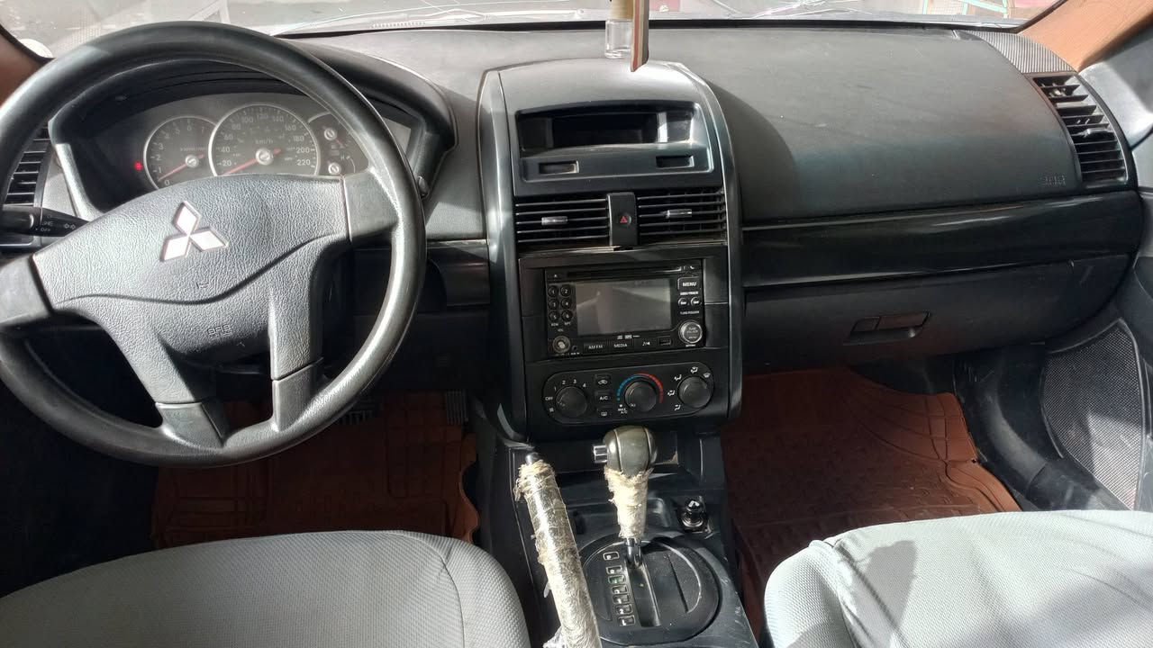 للبيع او مراوس
مسبوشي كلنت 2011
رقم بغداد الماني 
كير ومحرك جديد 
صدر الامامي نص عمر
صدر الخلفي جديد 
تخم تايرات 
تبريد ثلج تدفئة شغال 
السعر 52بيه مجال 
***********
مكان السياره صلاح الدين الضلوعية  
الاقواس السياره
