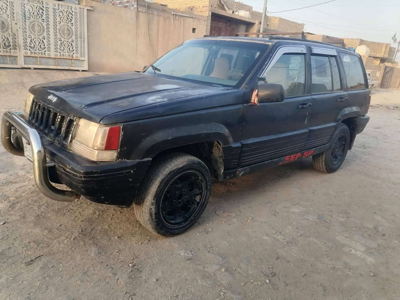 السلام عليكم جيب شيروكي موديل ٩٣ كير ومكينه فيفتي اكسن ارنب حاويه تخم تاير جديد رقم  سياره نجف سياره نضيفه مكاني ذي قار قظاء الفجر رقم الهاتف ***********
