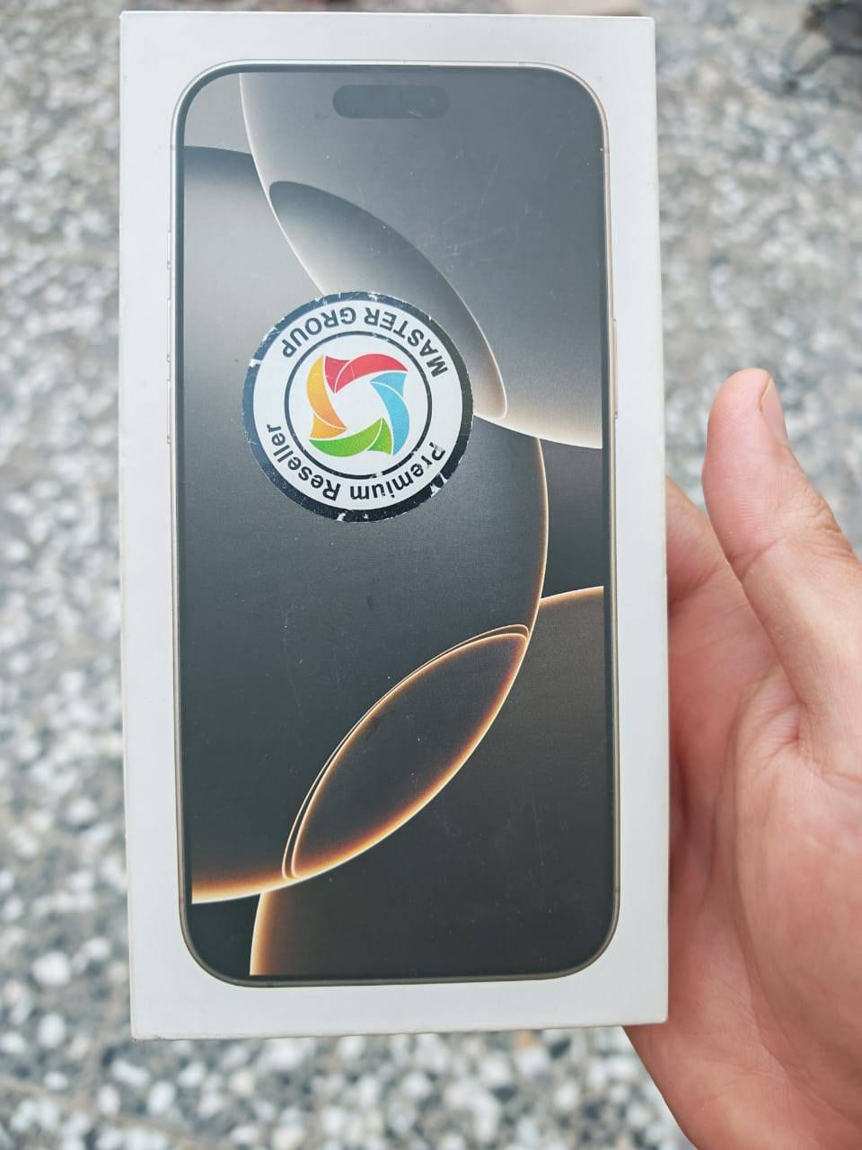 *ايفون 16 برو ماكس
*لون تيتانيوم رصاصي 
*نظافة 💯 
*ذاكرته 256
*بطارية /100
*مشحون/74 مرة 
*محدث آخر تحديث من آبل 
*انموذج M نسخة شرق اوسط (ماستر) 
*غراضة كاملة كارتونة و شاحنة اصلية كاملة واربع حافظات 
ولاصق كاميرات (الياقوت) ولاصق شاشة أصلي 
*السعر /1475  
*مكاني/نجف 
*للاستفسار/ ***********  مراسلة عبر الواتس اب 
ملاحظه تلفون مظموم وغير مستعمل حاليا
