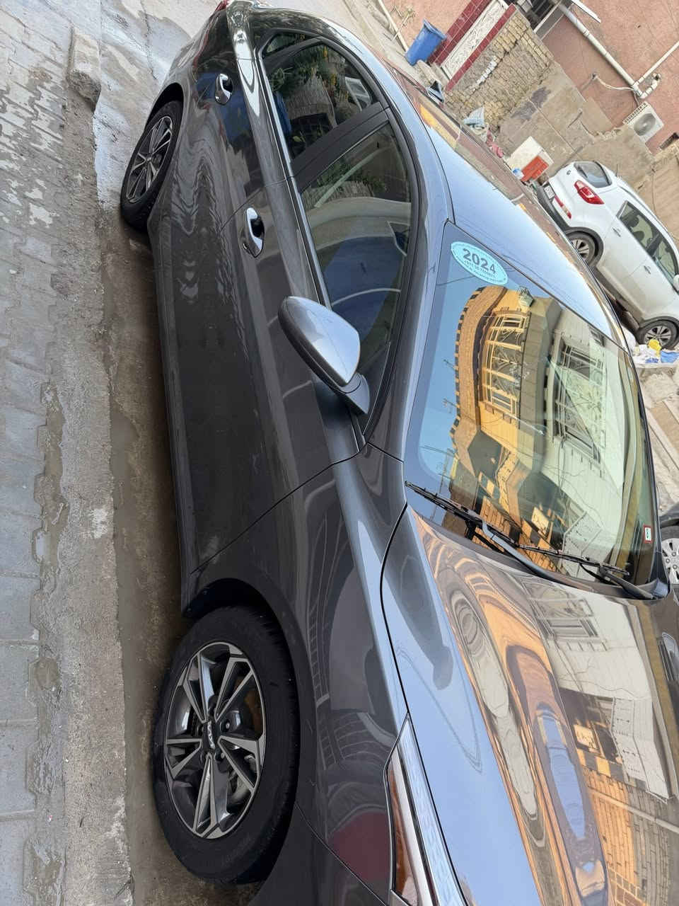 للبيع كيا فورتي 2024 سيارة جديدة بدون نقص بيها فقط جاملغ جهة السايق صبغ فقططط سياره زلغ مابيها ترقيم جديد على ايدي  اربيل انكليزي باسمي هزة جديده ورقم جديد ماشية 20 توجد بيها سبير وعده جديده ودوشمه جديده مكانها الاعظمية للاستفسار الاتصال ***********
ملاحضه : السياره للبيع فقط بدون مراوس
