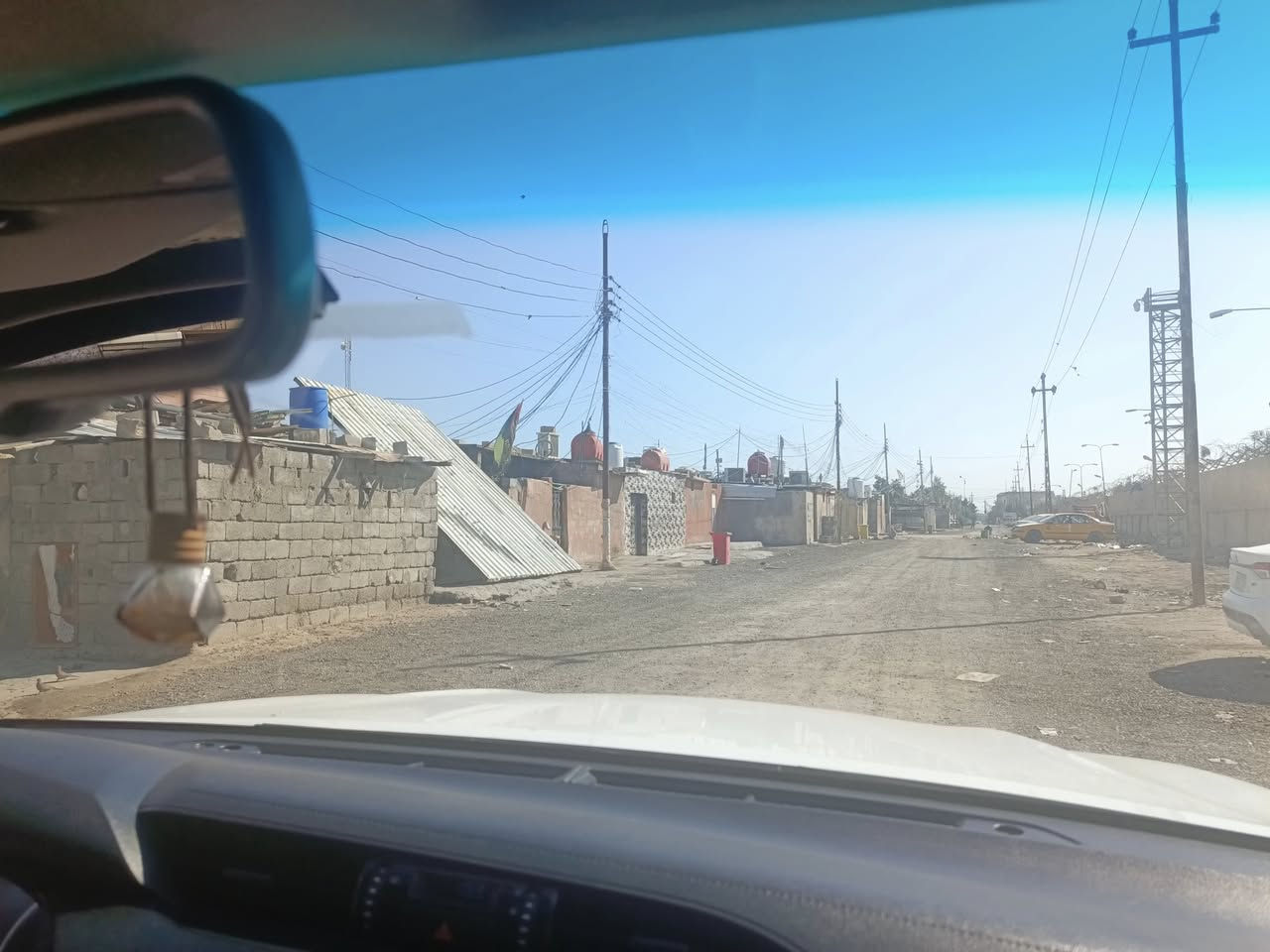 دار تجاوز مساحه 120سقف سندويج ارضية سيراميك غرفتين كبار وصاله ومطبخ وصحيات البيت مامقابيلة جار على شارع تبليط العنوان خلف شركة نفط البصرة السعر 22رقم الهاتف
***********
