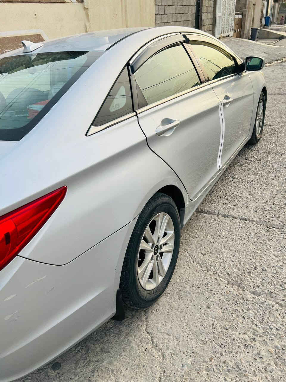 سوناتا 13 وارد كندي
رقم بغداد مشروع وطني 
شرط التحويل 
غرامات مصفره 
دفتر بانزين 

تايرات قبل فتره جديد شديتهم

باتري جديد 

سياره اخذته كلين 

#صور الضرر باالمنشور 

يمي صار ضرر باب خلف السائق صار ضرر زرف بالباب زغير انطي شبر معجون 

باقي سياره كدام العين وشرط الفحص 

***********

#بيع او مراوس ويه تكسي كورله نضيفه
