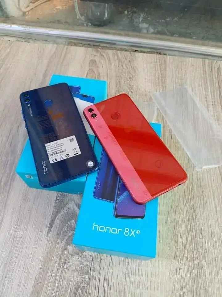 الجهاز راقي القوي يحمل كل تطبيقات والالعاب 
هونر 8x 
بذاكره 128 رام 6 بطاريه 4000 ملي امبير 
يحمل كل تطبيقات والالعاب 
اليوتيوب والفيس وبرامج التواصل الاجتماعي والالعاب من ضمنها بوبجي 
السعر  100 الف دينار 
يوجد توصيل كافه محافظات 
الفحص قبل الاستلام والضمان حقيفي موجود
العنوان 
بغداد زيونه الربيعي مقابل مول دريم ستي 
***********
***********
اغتذر اذا اتاخرت بالرد المراسله عن طريق الواتساب او الاتصال بالارقام المذكوره ... وشكرا بغداد, العراق
