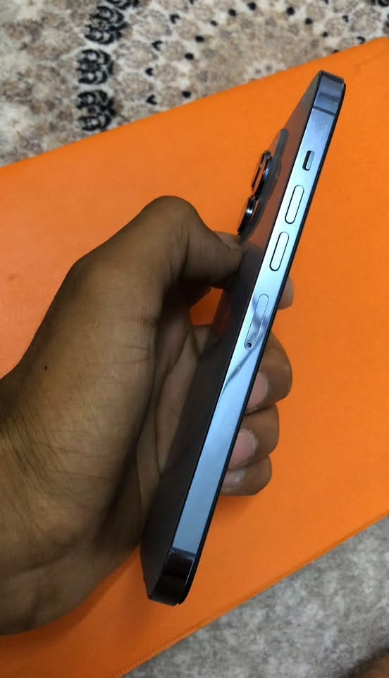 أيفون ١٣ برو ماكس ‏, (‏ ‏iPhone 13 Pro Max)
مبدل شاشة وبطارية ١٠٠
لون بحري جهاز كلش نضيف موضح بالصور 
شرق اوسط 
ذاكرة ٢٥٦ عملاقة 
كلة شغال فقط بصمة واكفة 
السعر ٤٠٠
مكان بغداد/ الحسينية ،المعامل
رقم :***********
