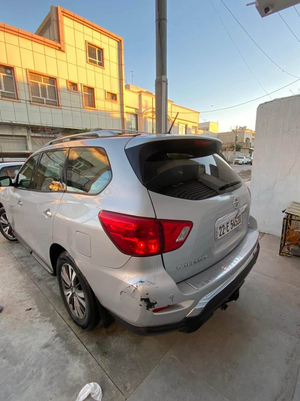 نیسان پاسفاندەر ٢٠١٧
٣ ریز کوشن کامیرە ٣٦٠ دەرەجە
کوشن جلد و کارەبایی و خزن و ئیتەر ..
سەیارە فووول بس پانۆراما نیە
دوو پارجە و هەندێک لە سەقفی سبوخی بەردایە و کارتە
کێر و مەکینە و تبرید بە شەرت
سعر ١٢٨ معاملەیەکی کەم..
هەزە و رەقەم و سەنوی هەمووی نوێ یە
بەناوی خۆمانە هیج کێشەیەکی نیە…
ژمارەی مۆبایل *********** أربيل, العراق
