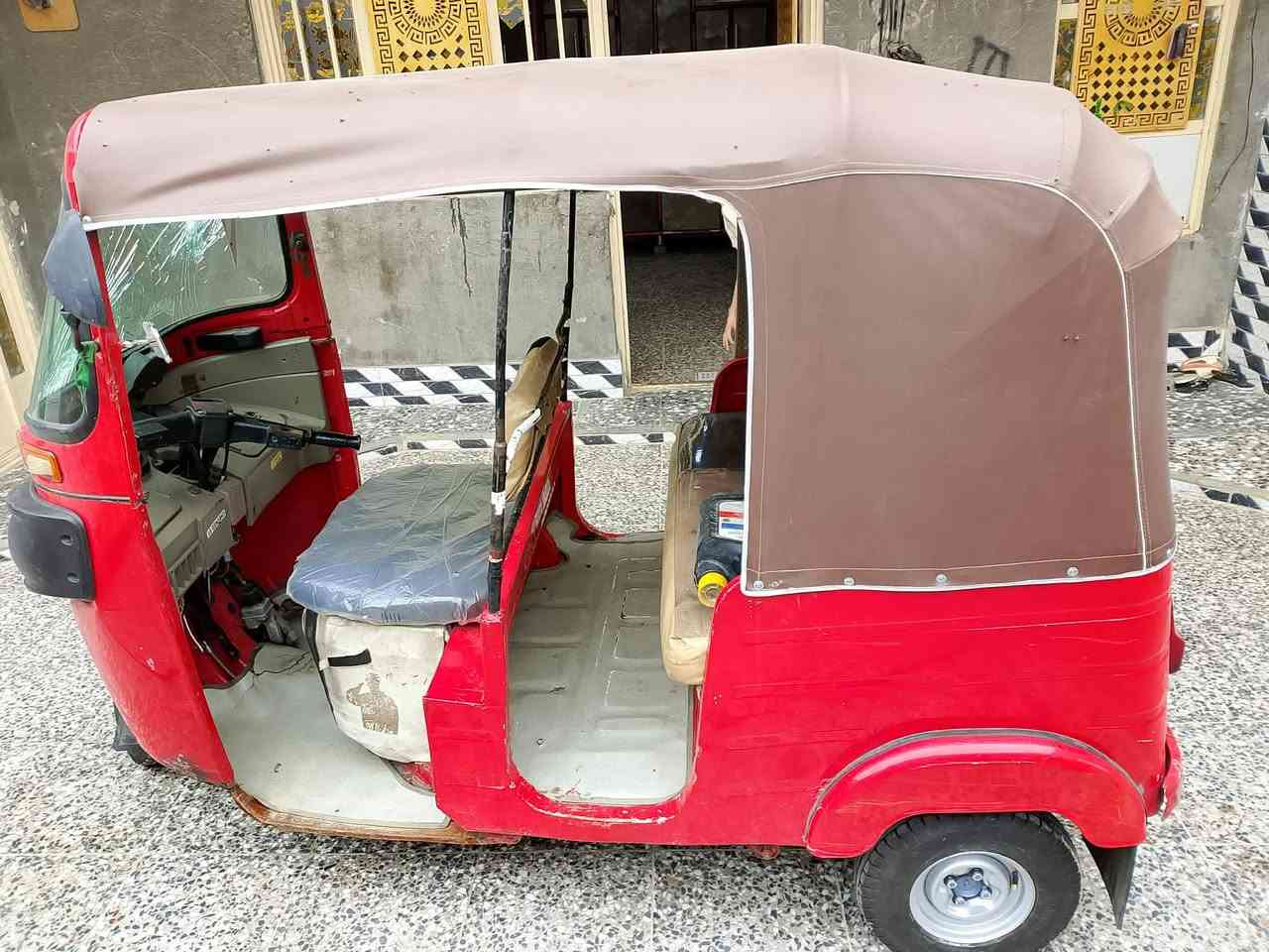 سلام عليكم تكتك للبيع موديل 2017/شهر12.  أوراق  كاملة المصطفى مكان بغداد جسر ديالى سعر 3وتلثميه وبينه مجال الخضراء يتصل عل رقم مامتواجد عل فيس ***********
