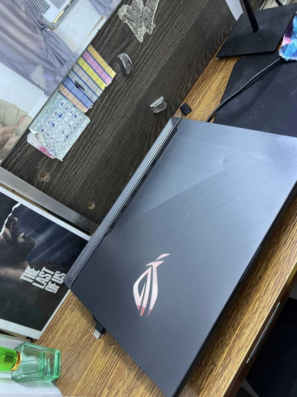 للبيع لابتوب گيمينگ قوي ونظيف جداً 🔥
ASUS ROG Strix Gaming Laptop

✅ مناسب للألعاب، التصميم، المونتاج والشغل الثقيل
✅ شكل مرتب واستعمال نظيف
✅ تبريد قوي وأداء ممتاز
✅ شاشة كبيرة وحواف نحيفة
✅ إضاءة RGB ولمسات Gaming فخمة

المواصفات:
• Intel Core i7
• كرت شاشة NVIDIA GeForce RTX
• SSD سريع مع أضافي 1 تيرا SSD يعني مجموع تيرا ونص مساحة
• كيبورد مضيء
• نظام تبريد احترافي

اللابتوب شغال بدون مشاكل والحمدلله، فحص بأي مكان 👍
السعر مليون دينار 
الموقع بغداد الشعب


**إذا كنت صاحب هذا الإعلان وتريد حذفه لأي سبب، رجاءا أرسل رسالة إلى الدعم الفني**
