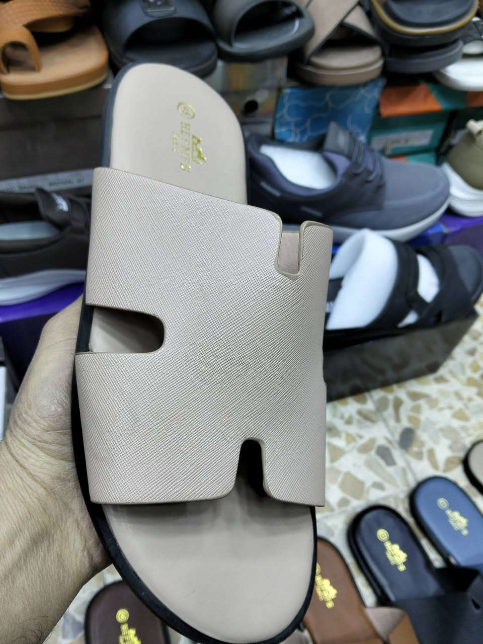 السعر 10,000 دينار فقط شحاطه رجالي جميع القياسات والالوان من قياس 40 الى 46 فقط


**إذا كنت صاحب هذا الإعلان وتريد حذفه لأي سبب، رجاءا أرسل رسالة إلى الدعم الفني**