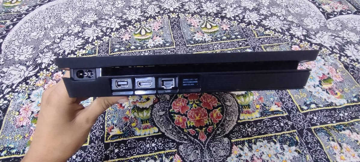 سلام عليكم بلي 4 سلم مهكر للبيع فقط نضيف وياه يدات اثنين تجاري نضام 12.50 لامفتوح ولا مصلح شرط الفحص غراضه كامله السعر 300 قفل مكاني كربلاء حي الحر *********** للتواصل واتساب
