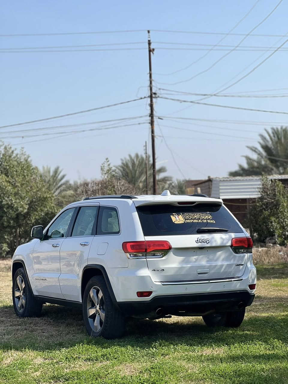 تحيه طيبه
جيب گراند شيروكي
موديل 2014 .5.700
السعر 195 وبيها مجال 
وارد خليجي
مكفوله كفاله عامه 
فقط بيها بارد بالجاملغ الخلفي 
فول مواصفات فئه لمتدد
بنوراما 
مري شفط 
حساس امامي خلفي
كشنات كهرباء
تدفئه تبريد
خزن ميموري
ستيرن كهرباء +تدفئه
صندوق كهرباء
بعد هواي موصفات بيها 
كير مكينه بالشرط والكفاله برغي ممفتوح بيها
تخم تاير جديد 
السياره بفضل الله ماعايزه كلشي 
سونار موجود 
هزه جديده فقط مداور
مكاني حله ورديه خارج
***********
***********واتساب
