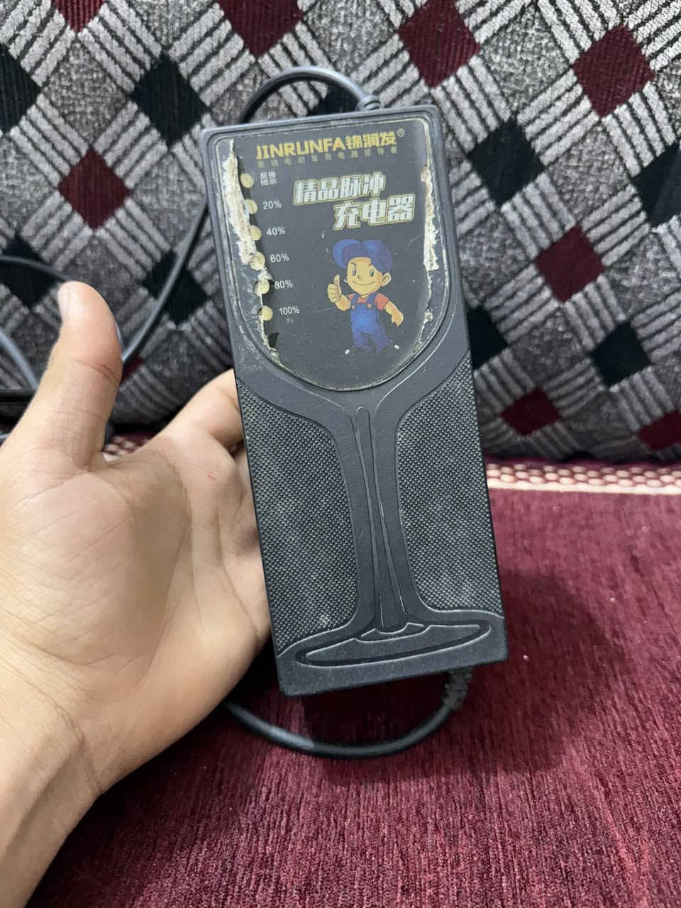 شاحنتين
الشاحنة الاولى مال جبلي 6 بطاريات بلادية 
سعرها 15 
والشاحن الثاني مال 4 بطاريات ام العداد 
سعرها 12 

‭0787 733 5785‬
