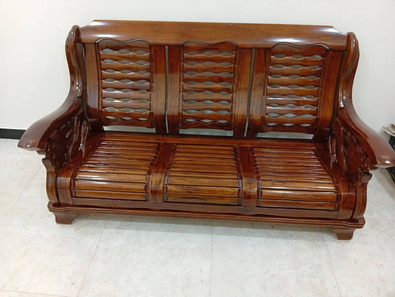 قنفات 9 مقاعد منشأ كوري..زان صاج..نقش تنين.. السعر..400..شراي يتصل ***********..وات ساب..***********...يوجد سياره توصل.. نظافه %100....
